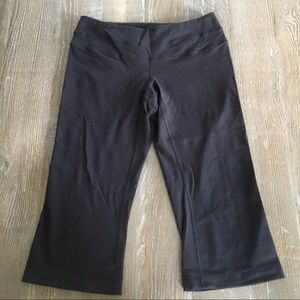 Lucy Black Athletic Capri Pants Sz Medium